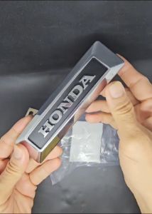Logo Motor Honda dan Emblem Honda di Bawah Shock