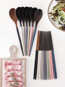 Antibacterial Solid Wood Dining Set Traditional Korean Style Macaron Color Painted Spoon Chopsticks Set for Daily Use And Gifts