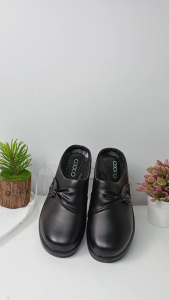 [ส่งเร็วพิเศษ!] 8am รองเท้าลำลอง แฟชั่น เพื่อสุขภาพ หุ้มหัวเปิดหลัง หนังพียู พื้นนิ่มใส่สบาย ส้นกันลื่น X76094