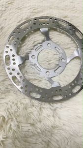 จานดิสเบรค จานหน้า จานเดิมเจาะ ลายลูกศร WAVE125 เก่า, WAVE125S, WAVE125R (จาน4รู, หนา 3.5MM) (0290)