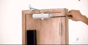 Tay co thuỷ lực đóng cửa tự động có điểm dừng 90 độ