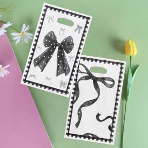 20Pcs/40Pcs Gift Bags with Polka Dot Bow Print Black and White Suitable for Holiday Events and Parties Themed Parties and Party Supplies Small Party Gift Bags. Small Gift Packaging Bags Return Gift Bags and Gift