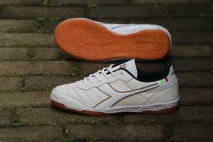 sepatu futsal kulit sapi white gold outsol sudah di jahit keliling super quality