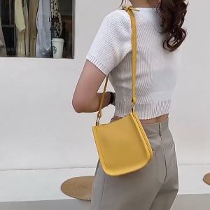 กระเป๋าสะพายไหล่ ทรงสี่เหลี่ยม ขนาดเล็ก แฟชั่นเรียบง่าย สายเข็มขัด ใส่เที่ยว ใส่เรียนได้ หนังPU อย่าง