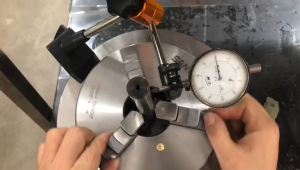Mâm cặp cơ K11-160 3 chấu tự định tâm đường kính 160mm lắp máy tiện mini.