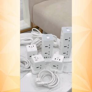 Ổ Cắm Điện Đa Năng Cao Cấp DELI: Thiết Kế Hình Vuông Độc Đáo Tích Hợp Cổng Sạc Nhanh PD 20W Type-C Tự Động Ngắt Điện Khi Quá Tải Để Đảm Bảo An Toàn Công Nghệ Chống Cháy Nổ Tiên Tiến Cho Sử Dụng Lâu Dài Và An Tâm