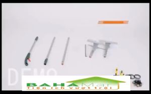 CÂY LAU KÍNH 3 TRONG 1 (XỊT NƯỚC - GẠT BỤI - LAU KHÔ)  BAHAMAR  rất tiện dụng khi tích hợp cả bình xịt gắn vào đầu cây lau  có gạt kính và bông lau đồ