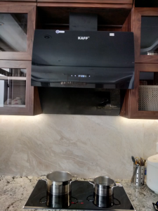 Máy hút mùi kính vát Kaff KF LUX AT70H BK inox kính đen công suất 1000m3/h thiết kế sang trọng