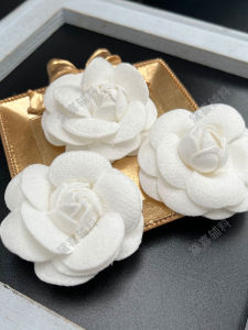 ดอกกุหลาบสีขาวทำมือ 5 ซม. ตกแต่งกระเป๋า หมวก ไฟตั้ง ดอกไม้ DIY อุปกรณ์ตกแต่งบ้าน เครื่องประดับแฟชั่น ดอกไม้