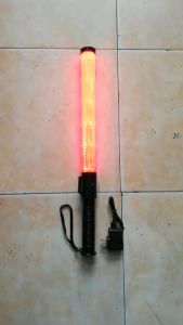 GẬY ĐÈN CẢNH BÁO ĐIỀU KHIỂN GIAO THÔNG SỬ DỤNG PIN DÀI 54CM