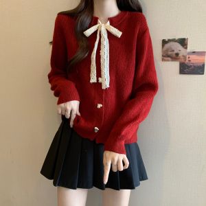 เสื้อสเวตเตอร์ถักสีแดงลายผีเสื้อสำหรับผู้หญิง ฤดูหนาวปี 2025 ขนาดใหญ่ เสื้อคาร์ดิแกนถักเปิดหัวเข็มขัดรูปหัวใจ แขนยาว ปกติ