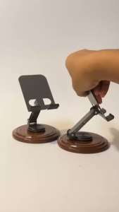 ขาตั้งมือถือ วัสดุโลหะ หมุนได้ 360 มีแถบกันกันลื่น สําหรับตั้งโต๊ะ สีดำ ม่วง