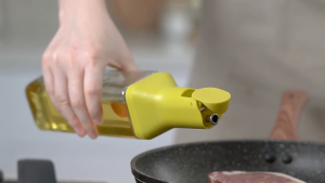 KAWA Oil Dispenser Bottle Seasoning bottle Automatic Opening Bottles For Oil Vinegar Container Spice Jar Sauce Bottle