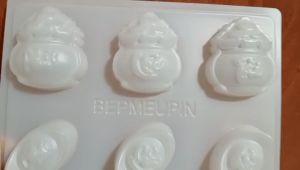 vỉ 9 khuôn nhựa hình hủ vàng thỏi vàng túi tiền chữ phát lộc tài chịu nhiệt cao trong lò hấp đổ rau câu bánh xu xê