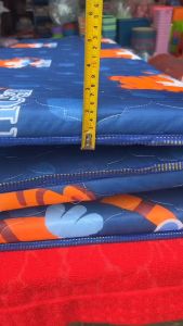 ที่นอนยางพารา PE ขนาด6ฟุต 180x195 cm หนา 1.5 นิ้ว แบบ 3พับ (นอนไม่ยุบ)