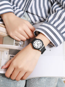 นาฬิกาสอบเงียบสําหรับชายหญิงเหมาะสําหรับนักเรียนชั้นประถมศึกษาและมัธยมศึกษา นาฬิกาข้อมือควอตซ์เด็กไฟกลางคืนกันน้ําแบบเรียบง่ายอินเทรนด์