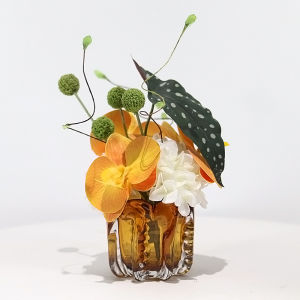 กระติกแก้วสีอ่อนหรูหราแบบโมเดิร์น กระติกแก้วขนาดเล็ก ตกแต่งห้องนั่งเล่น โต๊ะกาแฟ ตกแต่งดอกไม้ ดอกไม้เทียม กระติกแก้วตกแต่ง