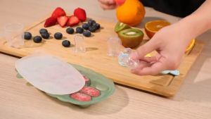 Khay trữ đông đồ ăn dặm có nắp đậy Haakaa hình trái dứa. Chất liệu silicone cao cấp an toàn. Không chứa BPA PVC và phthalate. Dùng làm khay trữ đông khay hấp khay nướng tiện lợi