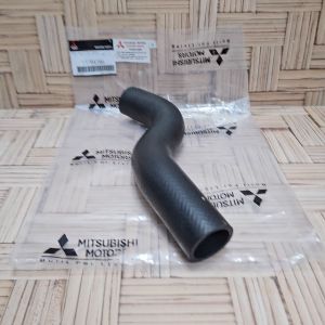 SELANG RADIATOR ATAS OUTLANDER 1370A386