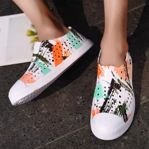 Breathable Hollow out Summer Clog Shoes Men Women Casual Beach Sandals Outdoor Hollow Design Slip-On Rain Shoes Holiday Flip Flops
