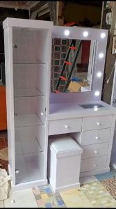 Meja Rias Lampu LED Minimalis: Pilihan Ideal untuk Ruang Tamu & Kamar Tidur