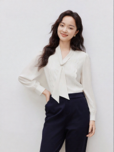 Koradior | Elegant and Commuter Suitable V-neck Shirt