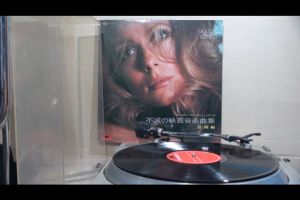 2 แผ่นเสียง 12นิ้ว u37 GOLDEN STANDARD SERIES บรรเลง แผ่นVG+/++ริ้วรอยบาง เสียงรบกวนนิดหน่อยไม่มีรอยลึก แผ่นล้างสะอาดแล้ว ปกVG++มีตำหนิขอบนิดหน่อย ขอบไม่ขาด สันไม่ทะลุ