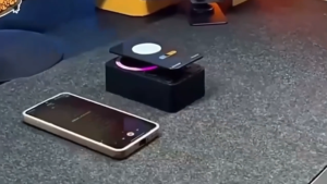 Bagong 2 in 1 Bluetooth Speaker with 360 Rotating Phone Stand May Power Bank Perfect sa Tamad na Live Streaming at Desk Setup