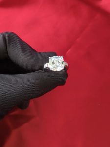 Selamat Datang di Diamcity Jewelry Flagship Store: Cincin Moissanite Wanita dengan Sertifikat GRA