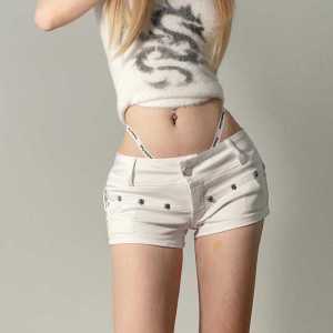 กางเกงยีนส์ขาสั้นสไตล์อเมริกันเอวต่ําที่ทําจากผ้าฝ้ายร้อนและเผ็ดสําหรับผู้หญิงพร้อมซิปเปอร์รายละเอียดลูกปัดต้านริ้วรอยฤดูใบไม้ผลิใหม่ 2024