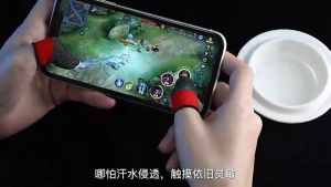 ถุงมือเล่นเกม 2 สี กันลื่น สูง 3 หน้า ทัชสกรีนลื่น ชุดเคลื่อนที่สำหรับการเล่น ระบบหลังการเล่น 1 แพ็ค 2 ช