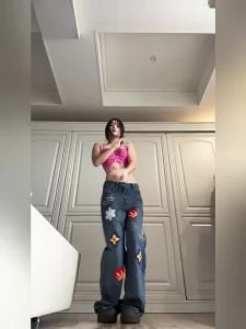 A chock | Original Chinese Style Letter Petal Embroidery Jeans