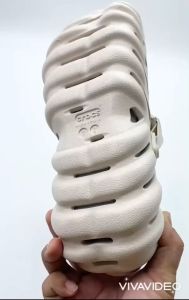 พร้อมส่ง !!  รองเท้า Crocs Echo Clog..