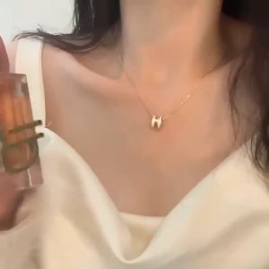 ร้านไทยส่งไว สร้อยคอจี้รูปตัวอักษร H สามมิติ เครื่องประดับแฟชั่น เครื่องประดับหญิง แฟชั่น สไตลหรูหรา สร้อยคอ N149