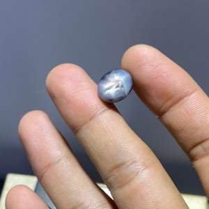 1710-ĐÁ SAPPHIRE SAO NÉT TRẮNG XÁM ( THIÊN NHIÊN) không xử lý  có rạn âm