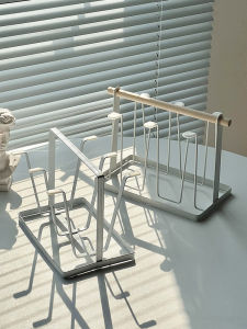 ตู้เสื้อผ้าสีขาวสไตล์ INS ทำจากเหล็กพร้อมจุกไม้สำหรับเก็บของในครัวเรือน ตู้เสื้อผ้าแบบพับได้ที่แขวนชาน้ำ