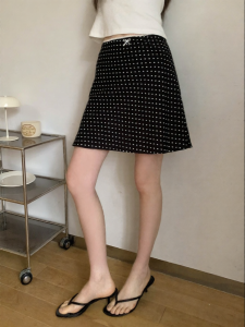 Mixd | Chân Váy A-Line Cao Waist Chấm Bi Đen