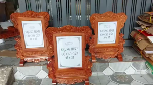 Khung Ảnh Thờ Gỗ Hương Đá – Đục Hoa Mai Trang Nhã Phù Hợp Ban Thờ Gia Tiên