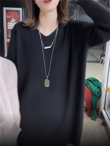 ผู้หญิง คอวี แขนยาวปานกลาง เสื้อสเวตเตอร์ถัก สีบริสุทธิ์ หลวม Fit Base Layer ฤดูใบไม้ร่วง 2023 แฟชั่น เสื้อสวม เสื้อผ้าถัก