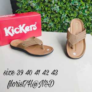 SENDAL JEPIT PRIA BAHAN KULIT SINTETIS MERK KICKERS SIZE 39-43