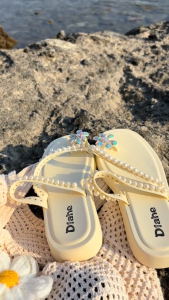 New Womens fashionable sandals non-slip and waterproof rubber comfortable for wearing outdoors pearl style slip-on suitable for all seasons