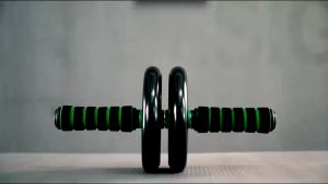 ลูกกลิ้งบริหารหน้าท้องแบบ 2 ล้อ Exercise Roller แอ๊บวีล รุ่นใหม่ ลูกกลิ้งบริหารหน้าท้องแบบ 2 ล้อ มี2สี ฟ้าเขียว พร้อมส่ง ฟรีแผ่นรองเข่า