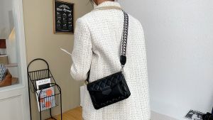 Fashion One-Shoulder Hot High-Grade Bag Sense Net Wild 2023 Texture New Autumn and Winter Bag Messenger Bag Red Square Sling Bag