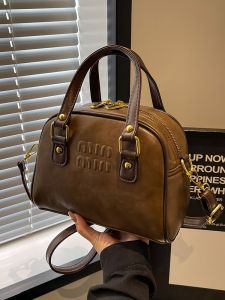 Fashionable Boston Bag Retro Unique Design Womens Crossbody Handbag Versatile Autumn Winter New 2024 Soft PU Leather Handbag