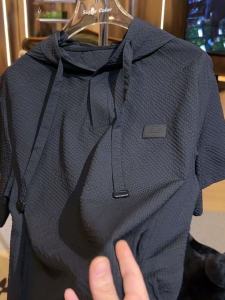 ชุดสองชิ้นลำลองสำหรับผู้ชายในช่วงฤดูร้อน ทรงหลวม แขนสั้น ฮู้ด ลายทาง ขาสั้น แฟชั่น เทรนด์ใหม่ ฤดูร้อน 2024