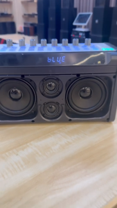 ABLลำโพงบลูทูธ V12 เบสหนัก กำลังสูง มาพร้อมการ์ดเสียงไลฟ์สด ช่องเสียบกีตาร์ และไมโครโฟนไร้สาย 2 ตัวspeaker ลำโพงอเนกประสงค์สำหรับฟังเพลง ไลฟ์สด และคาราโอเกะ