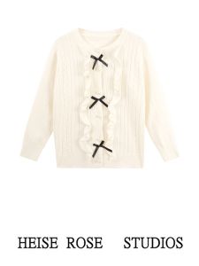 เสื้อสเวตเตอร์ถักคอตั้งลายผีเสื้อสไตล์น่ารักสำหรับผู้หญิง ฤดูใบไม้ร่วง/ฤดูหนาว 2025 ใหม่ แขนยาว ปกเปิด ปกโปโล ผ้าฝ้าย