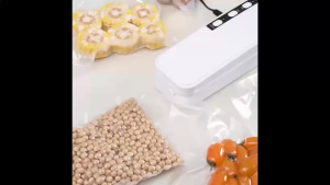 เครื่องซีลสูญญากาศ หน้าจากว้าง 30 ซม. แรงดูดสูงสุด 60KPa ซีลถุงได้หลายใบพร้อมกันในครั้งเดียว ใช้งานได้ทั้งอาหารแห้งและอาหารเปียก ออกแบบถอดชิ้นส่วนล้างได้ง่าย แถมฟรี! ถุงสูญญากาศคุณภาพสูง 10 ใบ สำหรับถนอมอาหาร เนื้อสัตว์ ผักและผลไม้