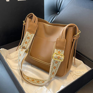 Retro Fashionable Versatile Wide Strap Bucket Bag Womens New 2025 Casual Crossbody Bag Small Trendy Shoulder Bag