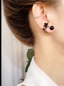 S925 Silver  Black Flower Pearl Earrings  Fashion High-end Personalized Earrings One Pair Two wearing of Earrings